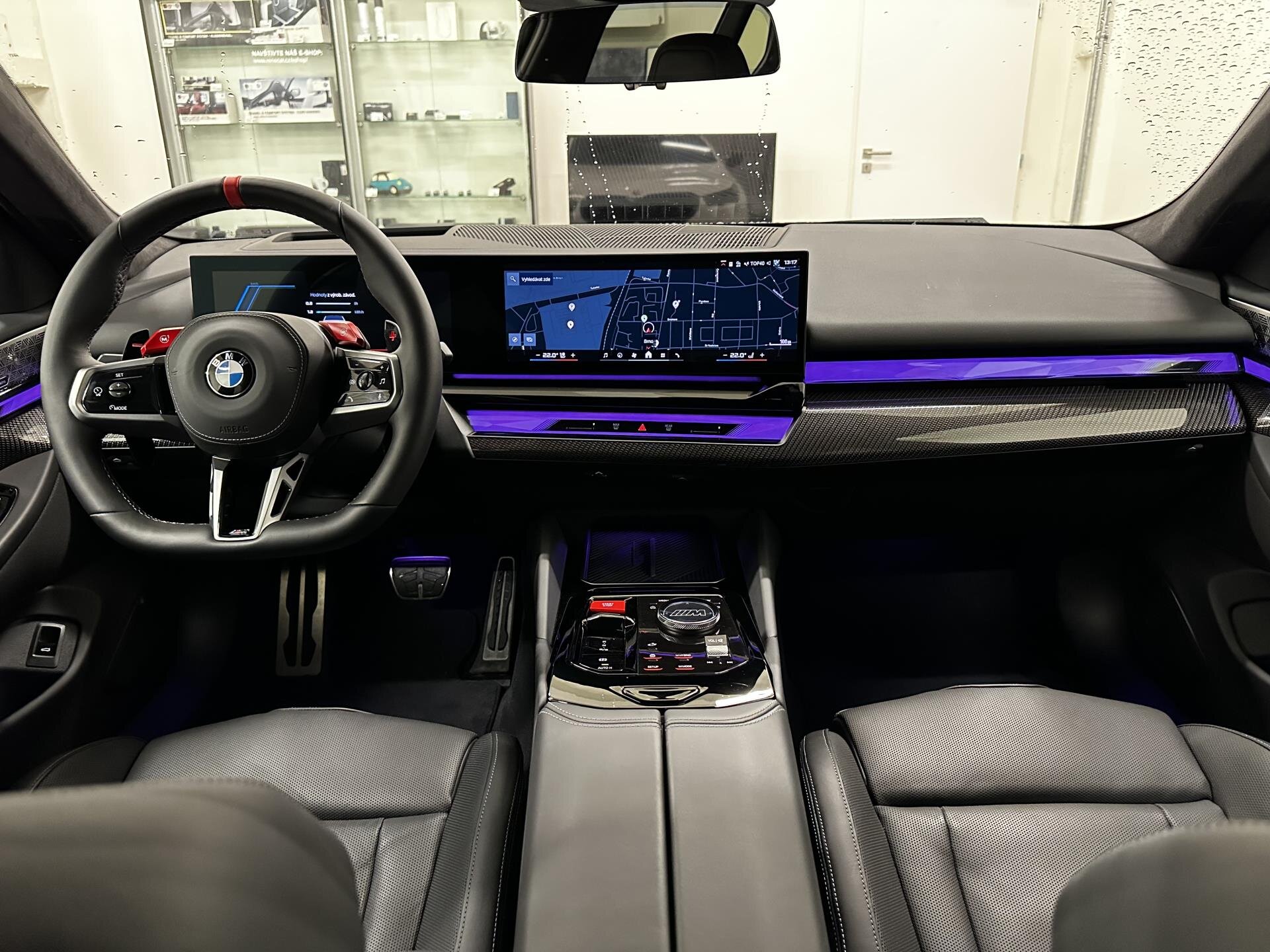 BMW M5 SEDAN | SKLADEM | ČESKÉ PŘEDVÁDĚCÍ AUTO | NOVÝ MODEL | V8 BITURBO HYBRID | VÝKON 727 KONÍ | BÍLÁ ALPINE | ČERNÁ KŮŽE | PERFEKTNÍ VÝBAVA | VIP SLEVA | NÁKUP ONLINE | AUTOiBUY.com